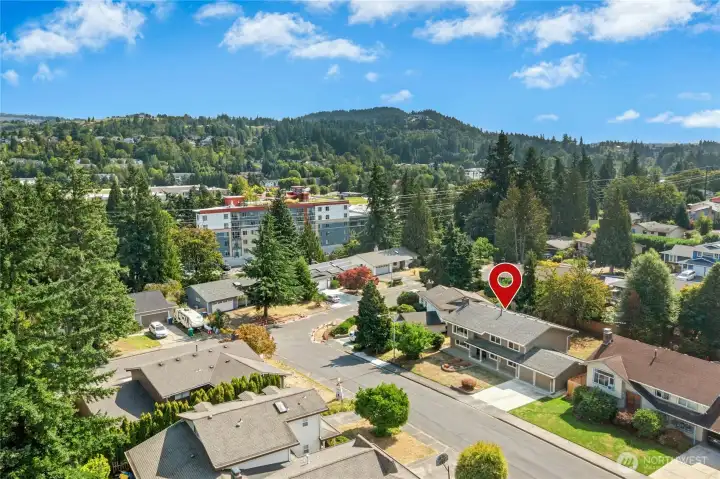 Peaceful Newport Woods community just minutes to I-405 and The Landing