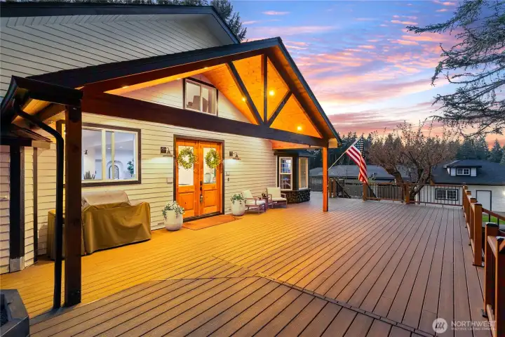 Gorgeous 2,200sqft wrap around deck!