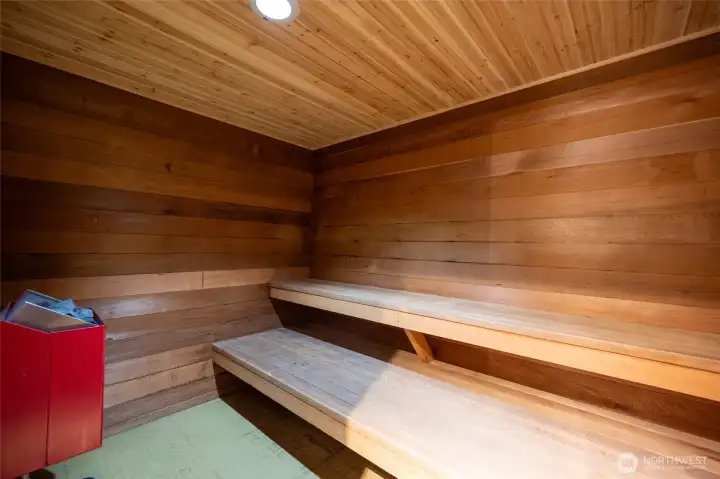 Go downstair and unwind in the sauna after a busy.