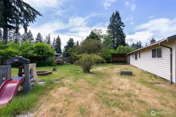 Large, flat yard! Large, flat yard!