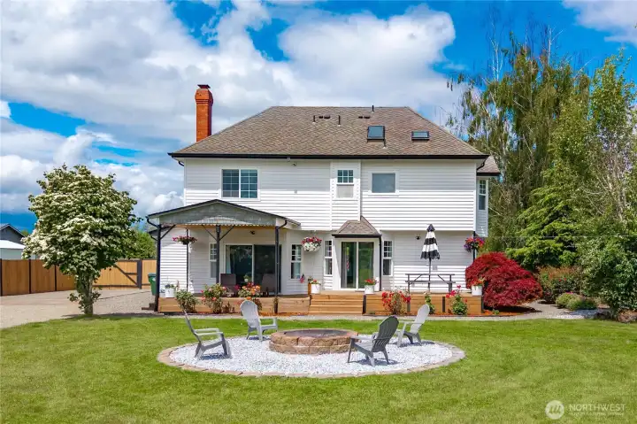 Plenty of room to play, garden & entertain Plenty of room to play, garden & entertain