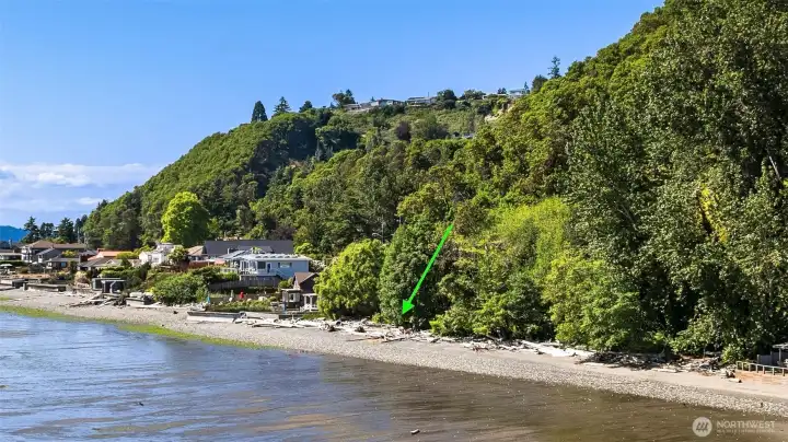 Just down the private path is the Ocean View Community Beach Club. Down here you'll find areas to store kayaks, paddle boards or have a barbecue.