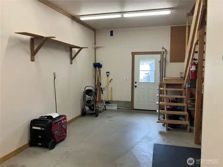 Shop w/Bathroom Shop w/Bathroom