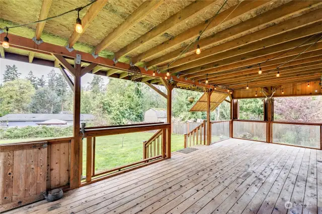 large covered deck, great for entertaining.