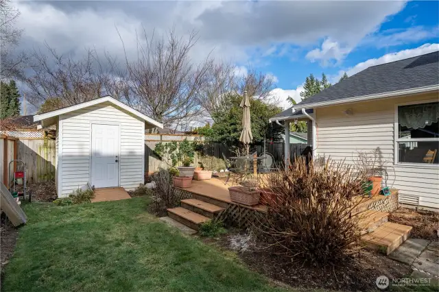 Outdoor Private Deck w/ Garden Shed~