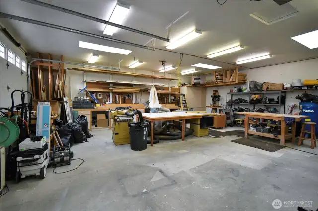 Dream-Shop w/ Heat, Water and Ample Light~