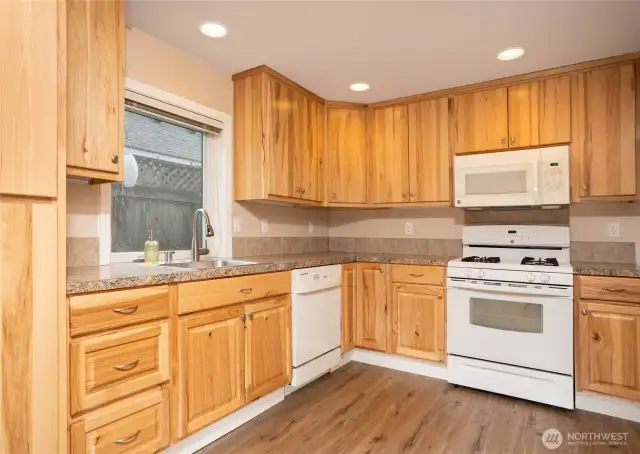 Great Apt Kitchen~