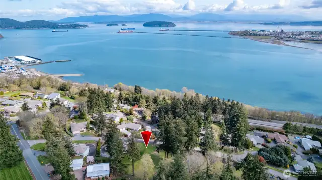 Great location near Hwy 20 and downtown shopping.