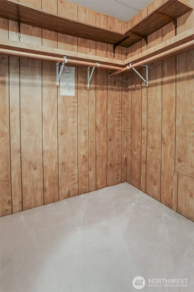 Master bedroom suite with a walk in closet and a 5 piece bathroom.