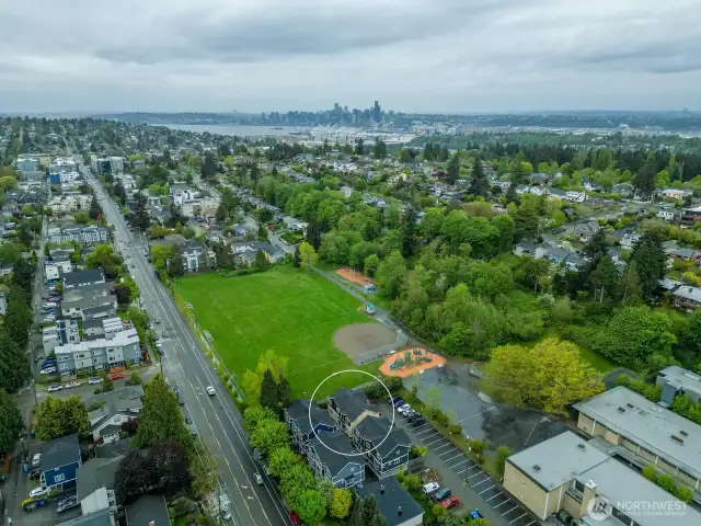 Great location, close to amenities. Favorable commute to downtown.