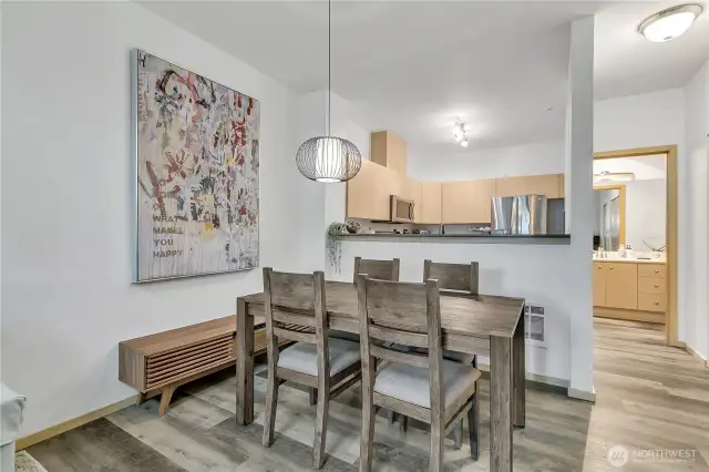 Plenty of dinner party space!