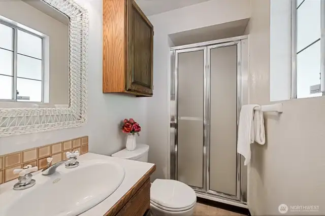 Main level 3/4 bath off laundry room
