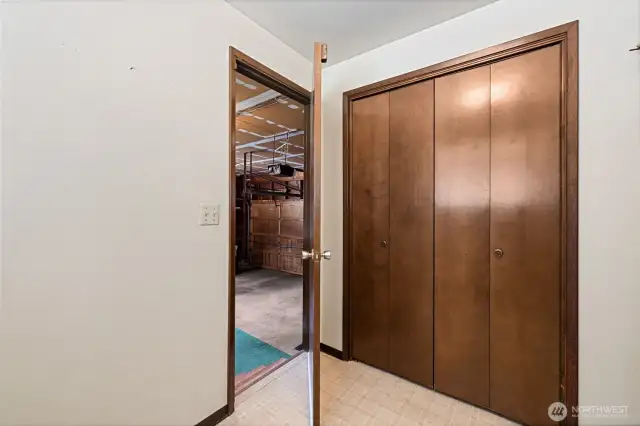 Additional pantry room/flex room off mud room