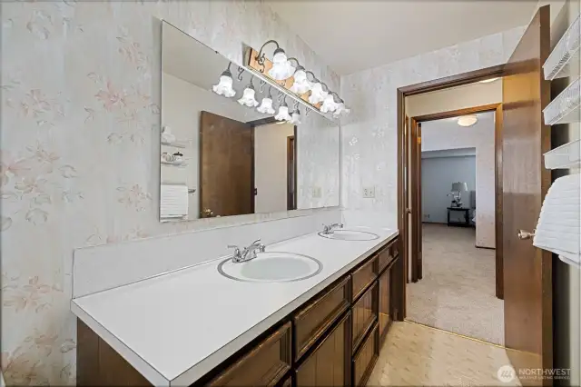 reverse view of upstairs full bath