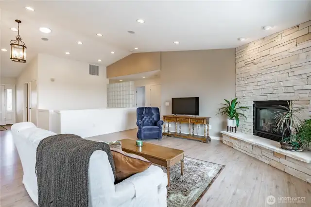 Natural gas fireplace, see the vaulted ceiling.