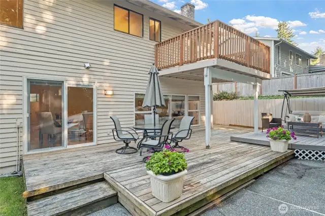 The generous lower deck seamlessly connects to indoor living spaces—perfect for hosting summer barbecues or enjoying quiet mornings.