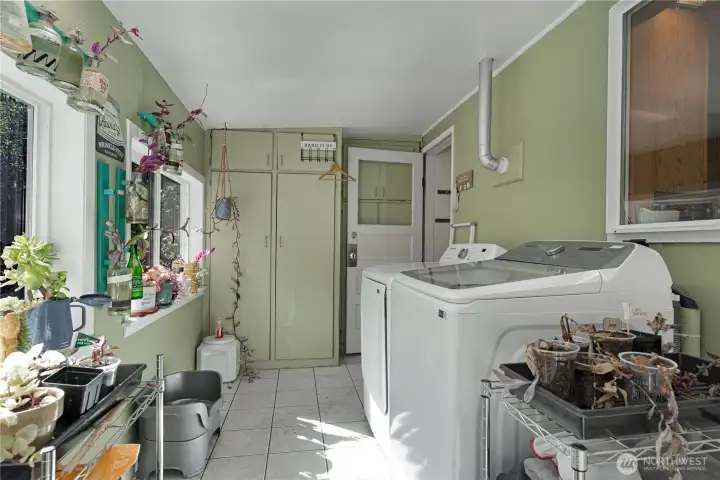laundry room with built in cabinets