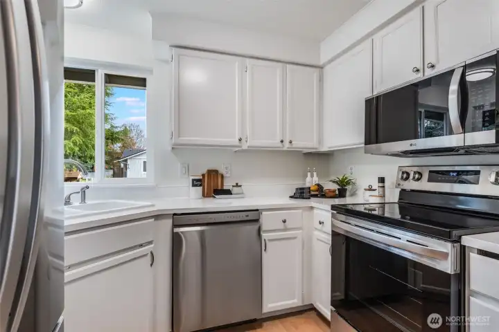 All brand new kitchen appliances.