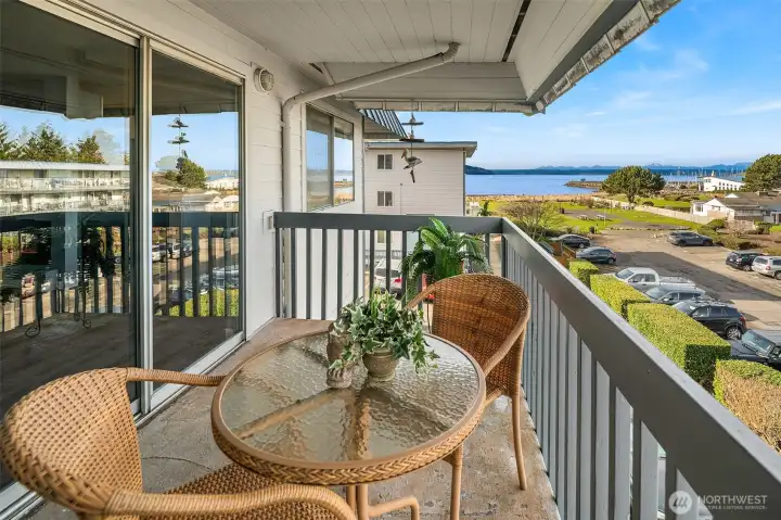 Fully covered, peaceful deck with awesome views.