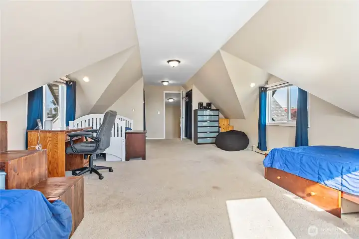 2nd Floor extra large bedroom 4