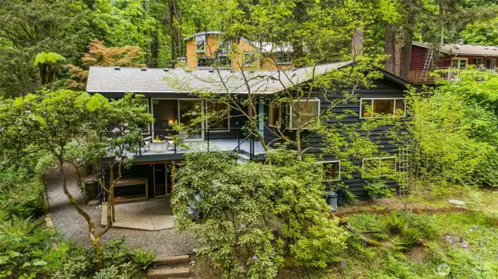 Another view of the back and the private surroundings.