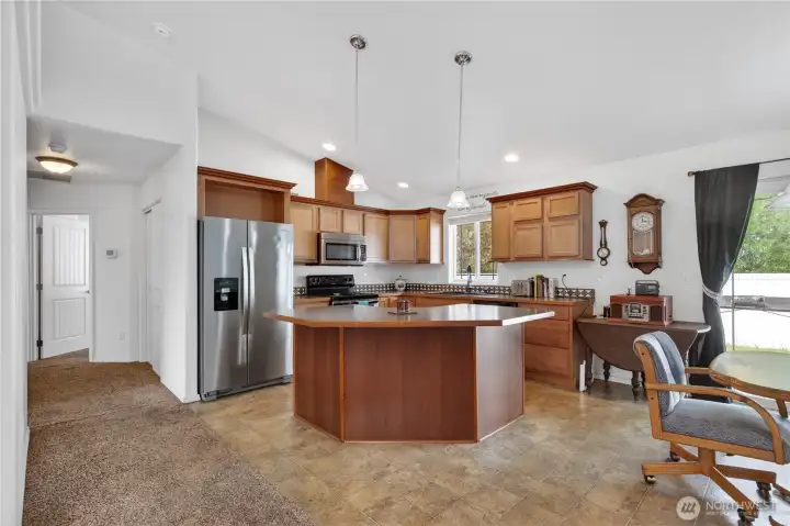 Eat-in kitchen