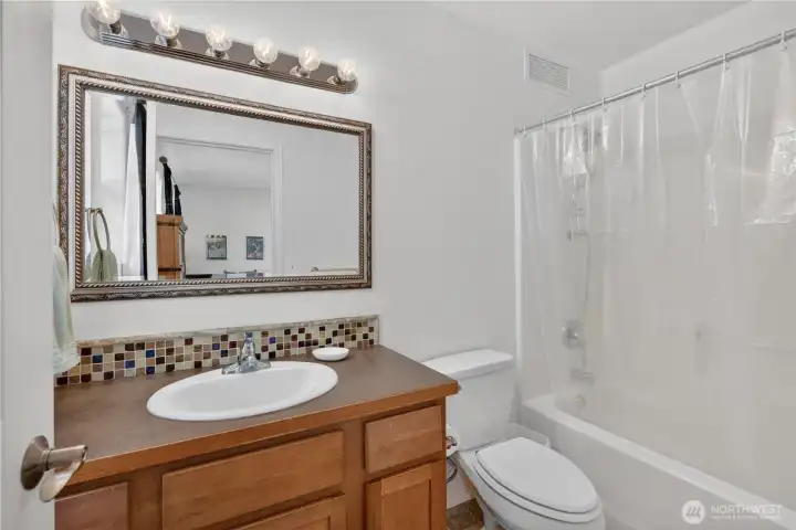 Full bath off primary