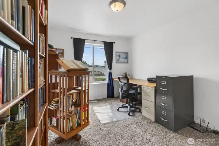 Bedroom 2/Office