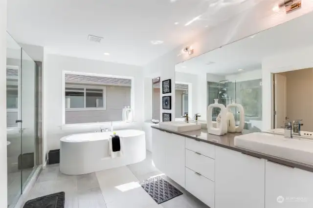 Your spa-like Master Bath with large soaking tub.