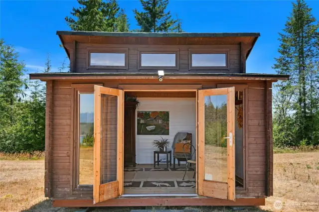 Darling dry cabin for day trips