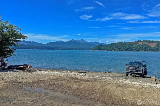 Enjoy your feast of crab, clams & oysters fresh from Hood Canal!