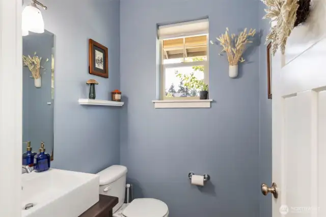 Main 1/2 bath