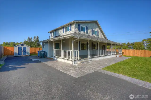 Lots of driveway space