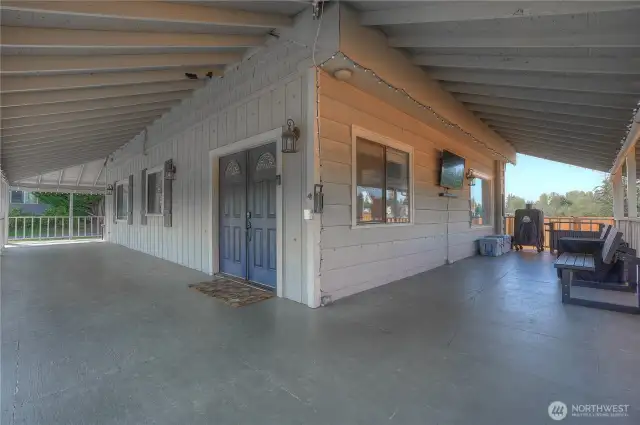 Tons of porch space, great for entertaining!