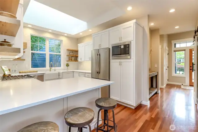 Wonderful remodeled Kitchen & Entry Hall