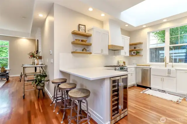 Kitchen - Dining Counter