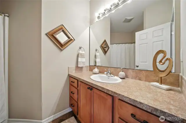 2nd Bathroom