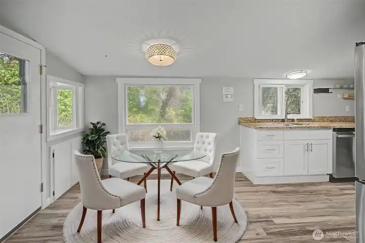 Virtually staged dining room