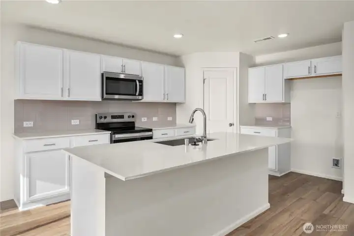 DISCLAIMER:PHOTOS ARE INFORMATIONAL PURPOSES ONLY. Photos are from another Sutherland in community, options, upgrades, colors, and/or other features may vary