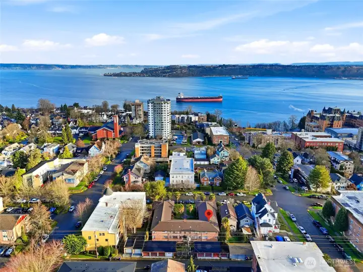 Enjoy close proximity to dining, shopping, parks & public transit