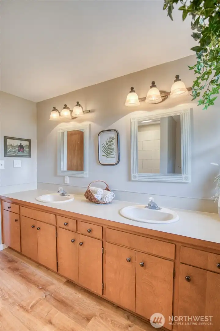 Full bath on upper level