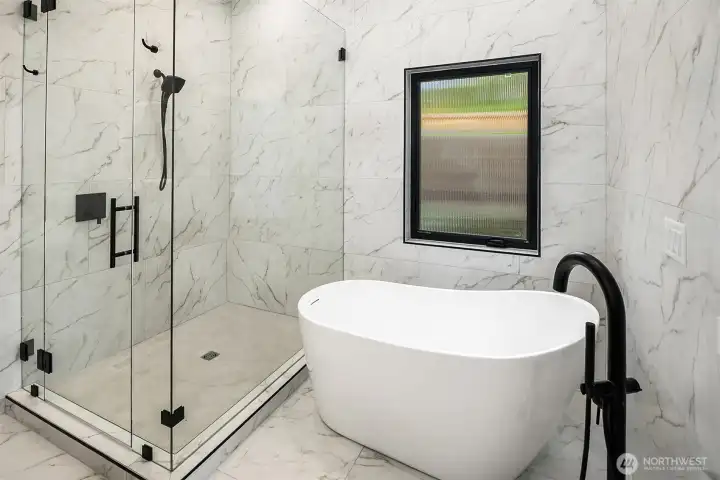 PriIndulge in a spa-like experience with a relaxing soaking tub in the master bathroom.mary Bath