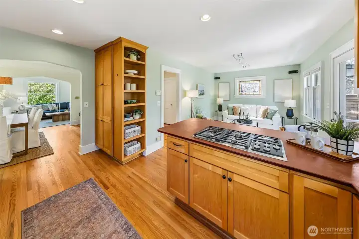 Formal dining room overlooking lush side yard. Formal dining room overlooking lush side yard.