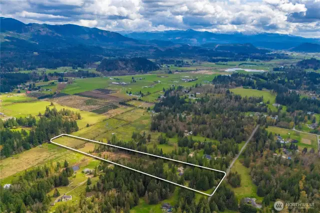 Overhead view of full property and the surrounding beauty of Enumclaw. This property is incredibly peaceful and quiet, with tons of privacy from top to bottom.