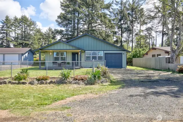 Welcome home to 554 Puffin Ave NE