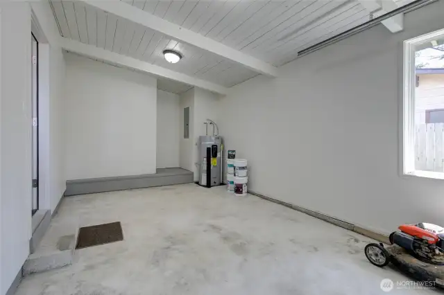 Oversized 1 car garage.