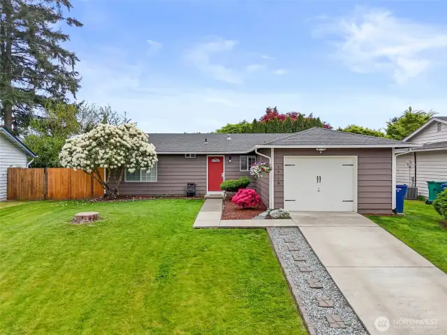 This adorable house is ready and waiting for its next inhabitants!