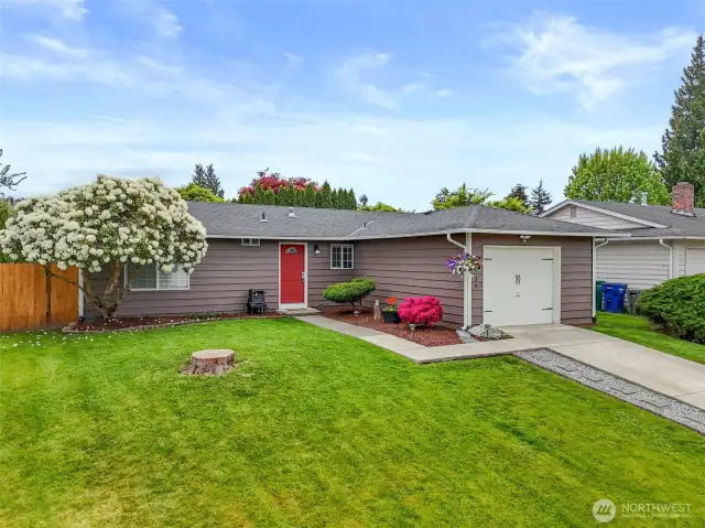 Beautifully landscaped yard and adorable house. One of the nicest on the block!