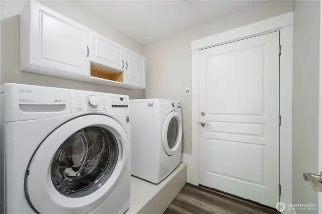 Elevated washer/dryer are included