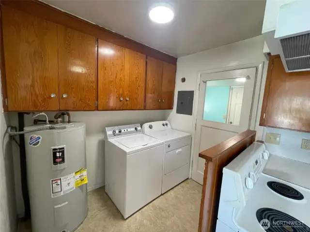 Washer/Dryer/Door to back entry